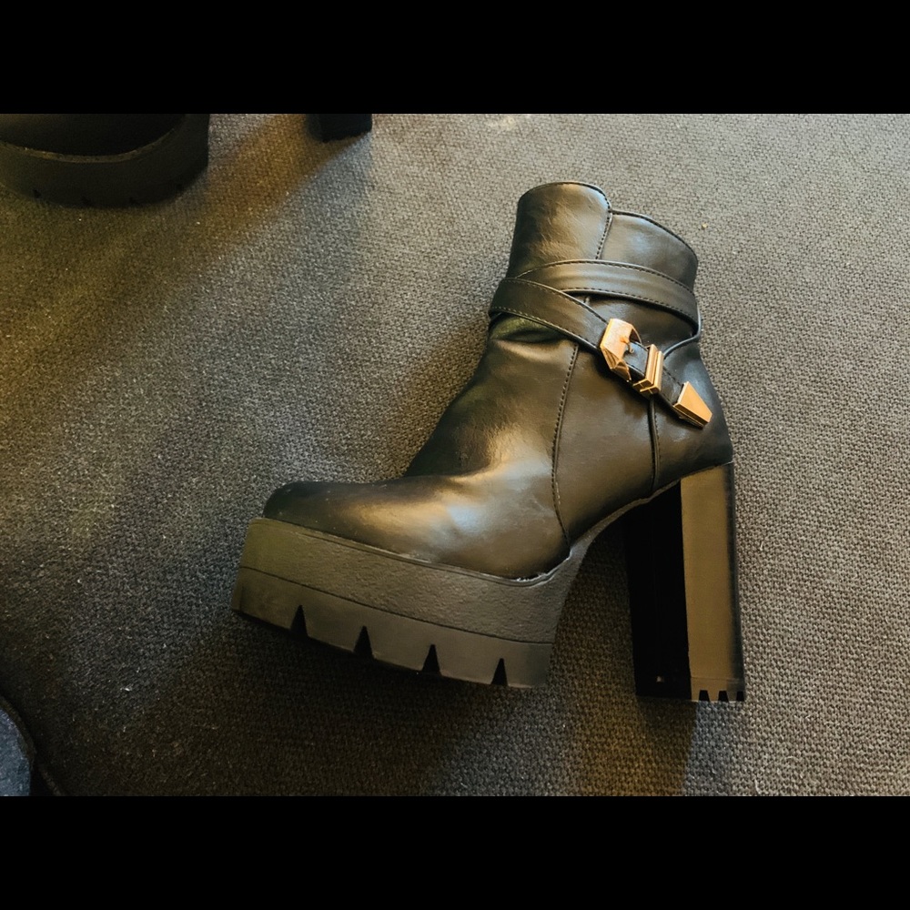 High heel boots